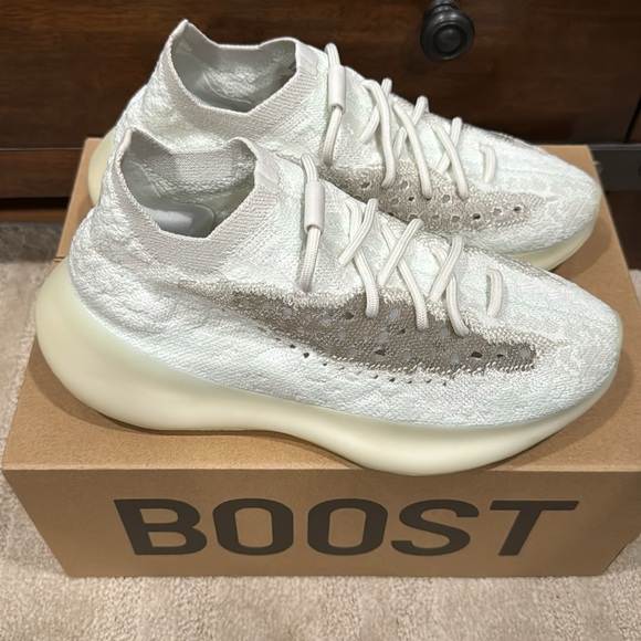 Yeezy 380 - Picture 2 of 4